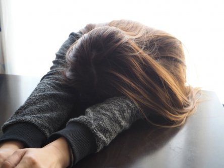 脈なしに疲れた 片思いを諦める ための未練を捨てる方法7選 Coicuru