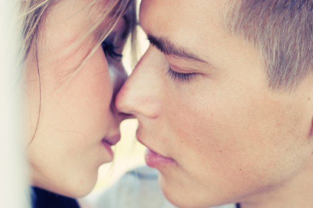 付き合う前のキス お付き合い開始のサイン 男性のキスの本音3選 Coicuru