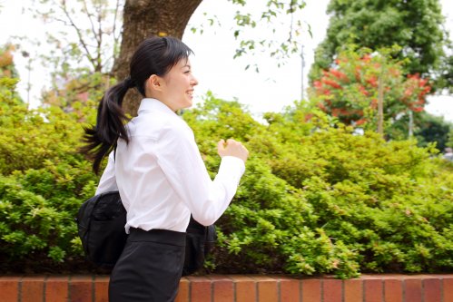 女性の仕草で男心を掴め サイコーに可愛い5つの仕草 彼氏 彼女 恋愛の悩みならコイクル