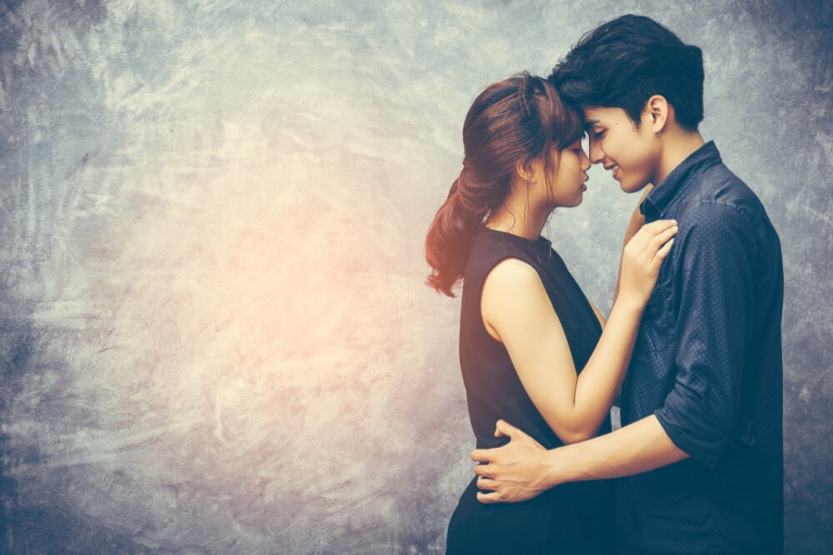 独身男性が既婚女性を誘う デート